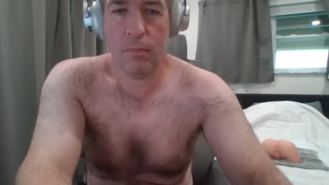 Snapshot of senyai40 chatting on 10/10/25, 05:45 senyai40 online show from 10/10/25, 05:45