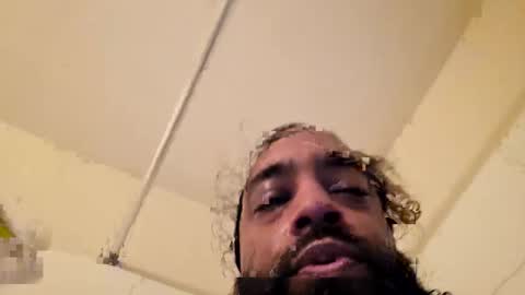 Snapshot of serani02 chatting on 12/21/25, 10:22 Serani online show from 12/21/25, 10:22