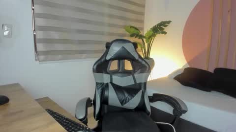 seraphine_lark online show from 02/02/26, 07:01