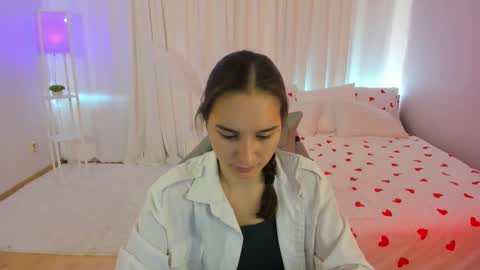 Snapshot of seraphineclark chatting on 10/19/25, 04:46 Seraphine online show from 10/19/25, 04:46