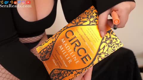 Snapshot of serareads chatting on 11/22/25, 02:38 SeraReads online show from 11/22/25, 02:38