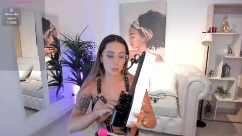 Snapshot of serena___ chatting on 09/12/25, 02:55 serena___ online show from 09/12/25, 02:55