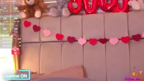 Snapshot of serena_bennet chatting on 02/14/25, 10:36 Serena online show from 02/14/25, 10:36