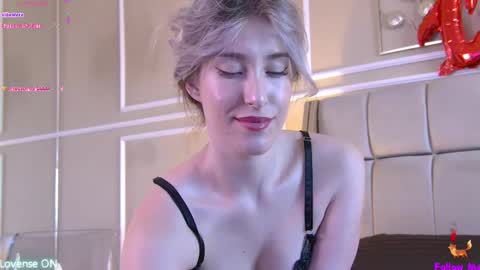 Snapshot of serena_bennet chatting on 09/21/25, 06:26 Serena online show from 09/21/25, 06:26