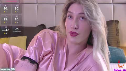 Snapshot of serena_bennet chatting on 10/27/25, 12:31 Serena online show from 10/27/25, 12:31