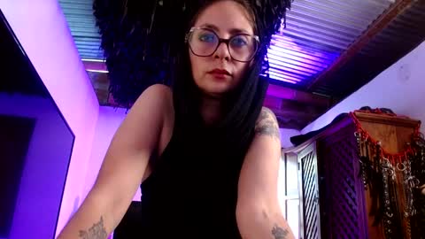 Snapshot of serena_xyz chatting on 04/18/26, 07:58 Serena Xyz online show from 04/18/26, 07:58