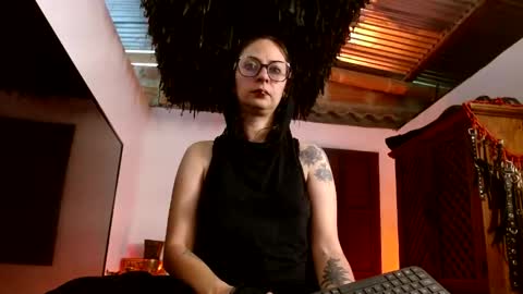 Snapshot of serena_xyz chatting on 04/19/26, 06:07 Serena Xyz online show from 04/19/26, 06:07
