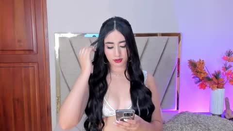 Snapshot of serenaaveline chatting on 11/12/25, 09:47 serenaaveline online show from 11/12/25, 09:47