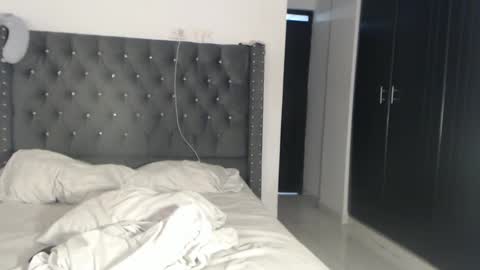 Snapshot of serenaroussee chatting on 12/15/24, 02:41 sararoussee online show from 12/15/24, 02:41