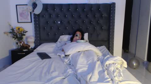 Snapshot of serenaroussee chatting on 01/06/25, 04:36 sararoussee online show from 01/06/25, 04:36