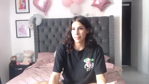 Snapshot of serenaroussee chatting on 02/28/25, 07:46 sararoussee online show from 02/28/25, 07:46