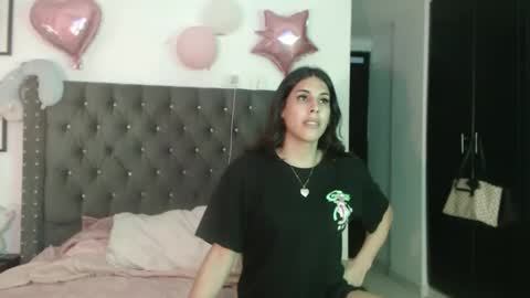 Snapshot of serenaroussee chatting on 03/04/25, 03:11 sararoussee online show from 03/04/25, 03:11