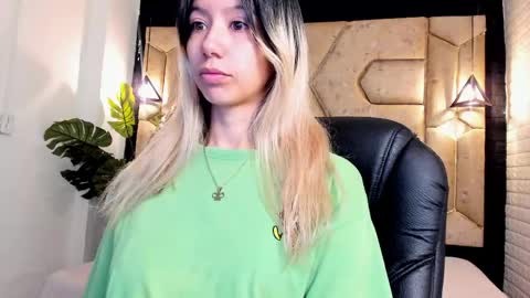 Serene online show from 05/26/26, 01:29