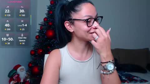 Snapshot of serenesophi chatting on 12/14/25, 01:44 SereneSophi online show from 12/14/25, 01:44