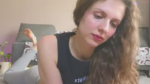 Snapshot of sereta_fin chatting on 04/30/26, 10:43 Hey Guys and Girls non-binary personalities Im Sereta online show from 04/30/26, 10:43