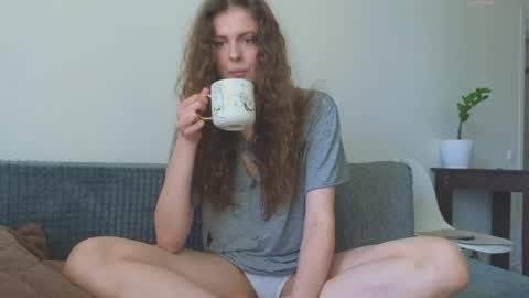 Snapshot of sereta_fin chatting on 05/25/26, 10:32 Hey Guys and Girls non-binary personalities Im Sereta online show from 05/25/26, 10:32