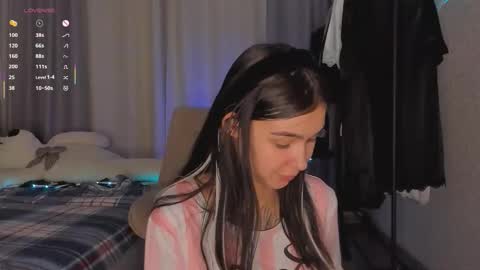 Snapshot of sergantt53 chatting on 11/22/25, 07:35 Ariana online show from 11/22/25, 07:35