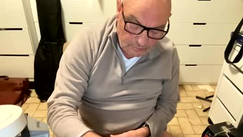 serge8413 online show from 12/04/24, 10:51