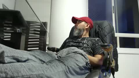 Snapshot of serioyhetero19 chatting on 10/25/25, 10:59 hetero serio discreto online show from 10/25/25, 10:59