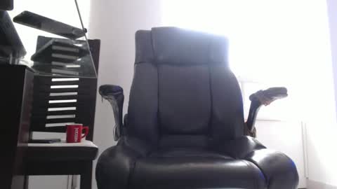 Snapshot of serioyhetero19 chatting on 11/24/25, 09:47 hetero serio discreto online show from 11/24/25, 09:47