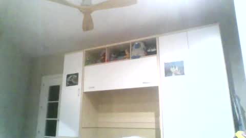 Snapshot of serrano49 chatting on 12/16/25, 04:06 serrano49 online show from 12/16/25, 04:06