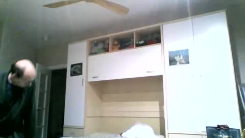 Snapshot of serrano49 chatting on 02/11/26, 02:05 serrano49 online show from 02/11/26, 02:05