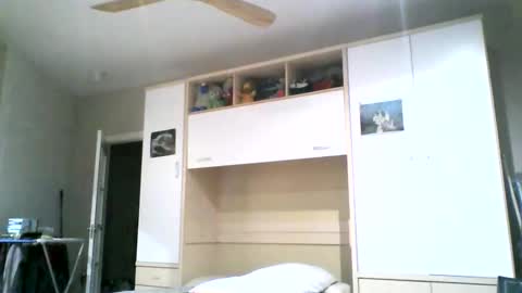 Snapshot of serrano49 chatting on 02/13/26, 04:08 serrano49 online show from 02/13/26, 04:08