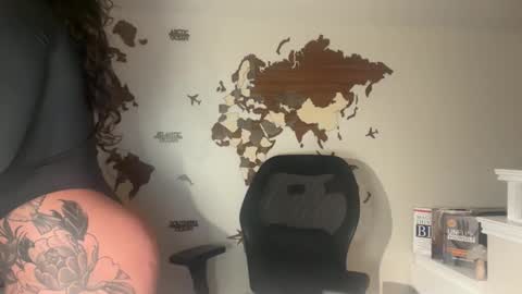 Snapshot of servegoddesszara chatting on 11/12/25, 12:33 servegoddesszara online show from 11/12/25, 12:33