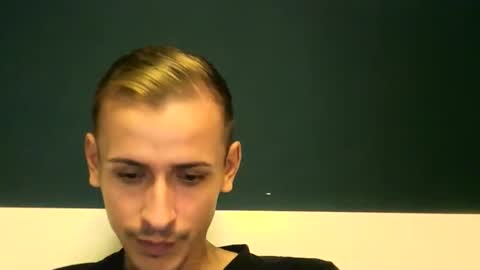 Snapshot of sesinha69 chatting on 10/31/25, 09:54 Sesinha online show from 10/31/25, 09:54