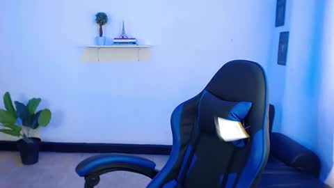 Snapshot of setthomas chatting on 09/18/25, 03:14 Thomas online show from 09/18/25, 03:14