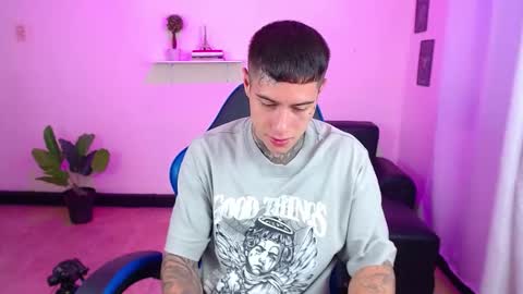 Snapshot of setthomas chatting on 09/23/25, 02:09 Thomas online show from 09/23/25, 02:09