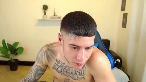 Snapshot of setthomas chatting on 09/25/25, 02:43 Thomas online show from 09/25/25, 02:43