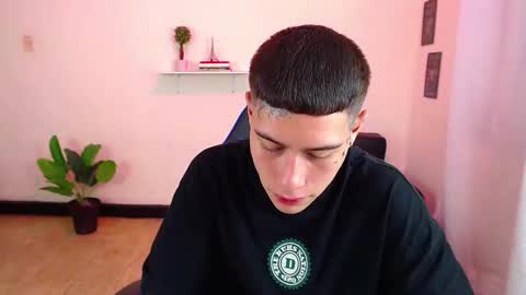 Snapshot of setthomas chatting on 09/26/25, 02:21 Thomas online show from 09/26/25, 02:21