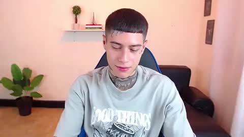 Snapshot of setthomas chatting on 09/30/25, 02:44 Thomas online show from 09/30/25, 02:44