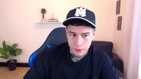 Snapshot of setthomas chatting on 10/13/25, 03:01 Thomas online show from 10/13/25, 03:01