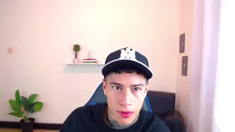 Snapshot of setthomas chatting on 10/14/25, 02:51 Thomas online show from 10/14/25, 02:51