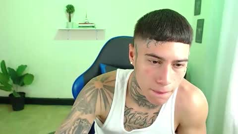 Snapshot of setthomas chatting on 10/15/25, 03:34 Thomas online show from 10/15/25, 03:34