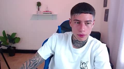 Snapshot of setthomas chatting on 10/22/25, 03:45 Thomas online show from 10/22/25, 03:45