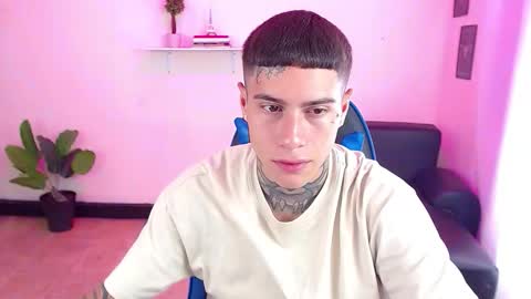 Snapshot of setthomas chatting on 10/23/25, 03:44 Thomas online show from 10/23/25, 03:44