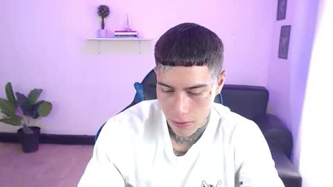 Snapshot of setthomas chatting on 10/28/25, 03:14 Thomas online show from 10/28/25, 03:14