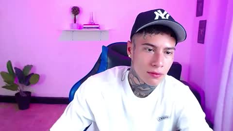 Snapshot of setthomas chatting on 10/31/25, 02:29 Thomas online show from 10/31/25, 02:29