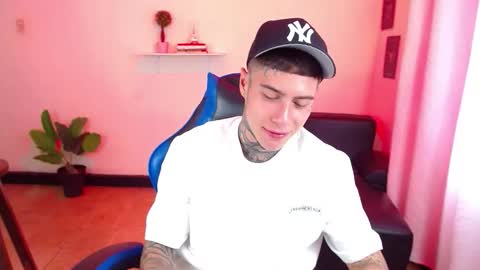 Snapshot of setthomas chatting on 11/06/25, 02:40 Thomas online show from 11/06/25, 02:40