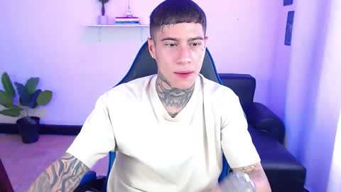 Snapshot of setthomas chatting on 11/10/25, 02:38 Thomas online show from 11/10/25, 02:38