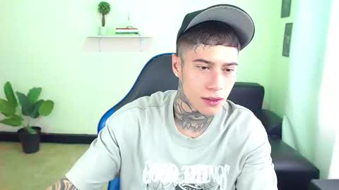 Snapshot of setthomas chatting on 11/14/25, 04:06 Thomas online show from 11/14/25, 04:06