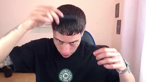 Snapshot of setthomas chatting on 11/18/25, 02:54 Thomas online show from 11/18/25, 02:54