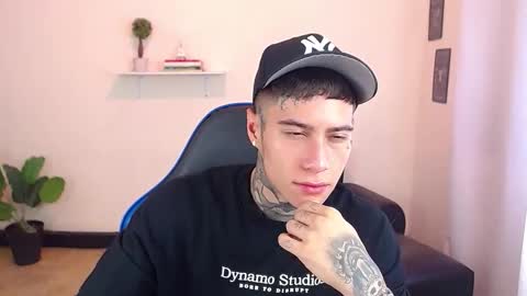 Snapshot of setthomas chatting on 11/21/25, 03:11 Thomas online show from 11/21/25, 03:11