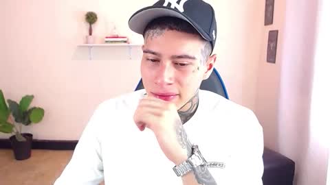 Snapshot of setthomas chatting on 11/25/25, 03:34 Thomas online show from 11/25/25, 03:34