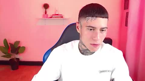 Snapshot of setthomas chatting on 12/04/25, 09:12 Thomas online show from 12/04/25, 09:12