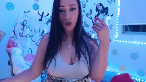 Snapshot of seuctive_woman57 chatting on 01/26/25, 12:05 samy online show from 01/26/25, 12:05