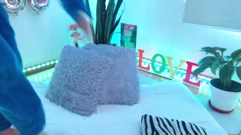 Snapshot of seuctive_woman57 chatting on 09/18/25, 06:32 samy online show from 09/18/25, 06:32